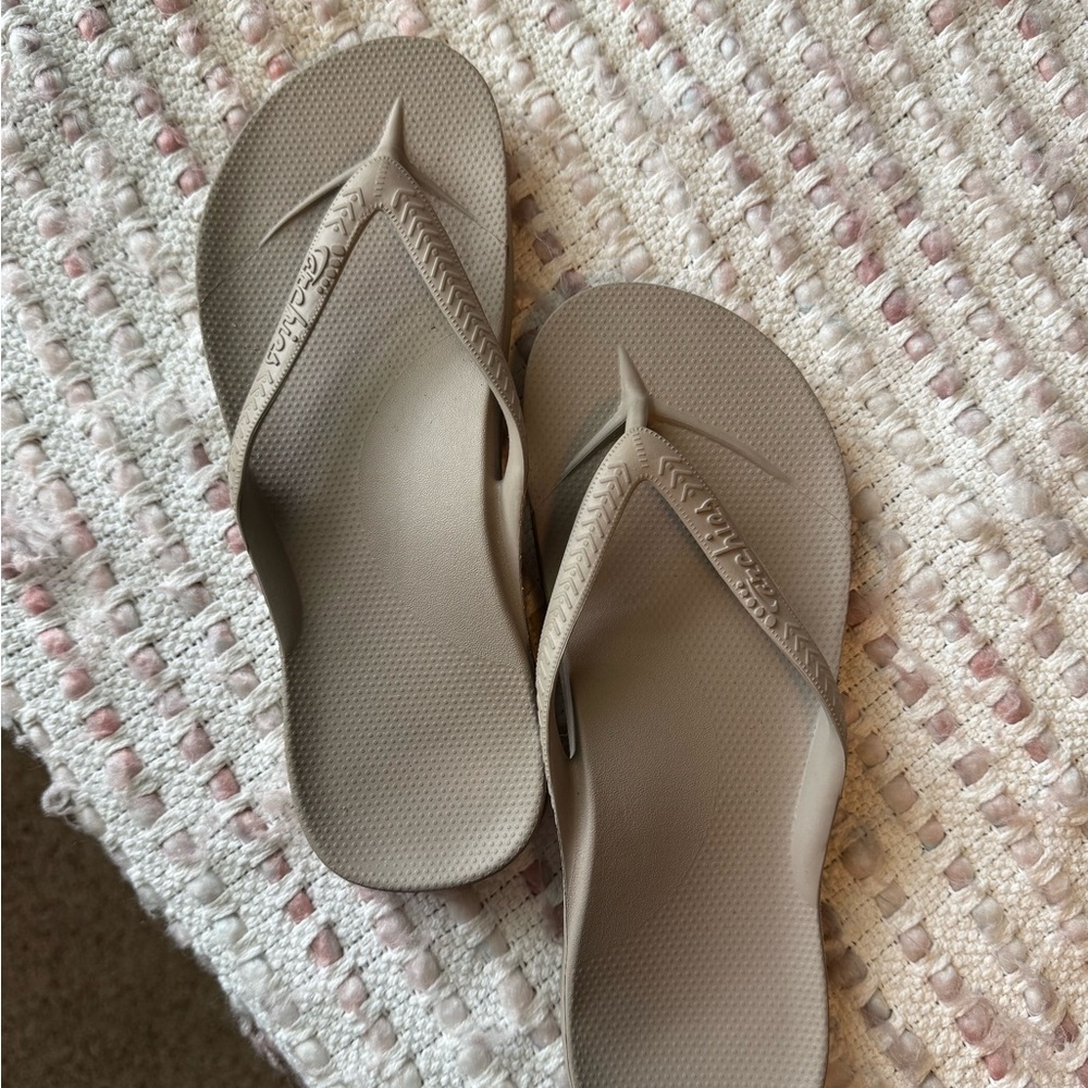 Women's Archie’s Beige Flip Flops